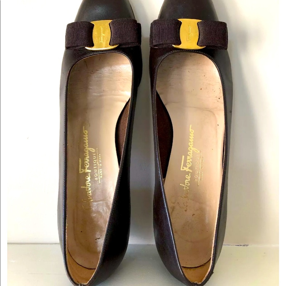 Salvatore Ferragamo Brown Gold Leather Vara Bow Pumps Women's Sz. 10 4A